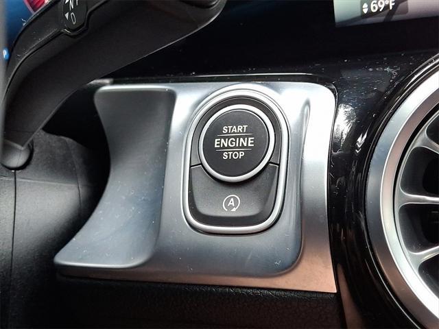Photo of 2025 Night Black Mercedes-Benz GLB 250