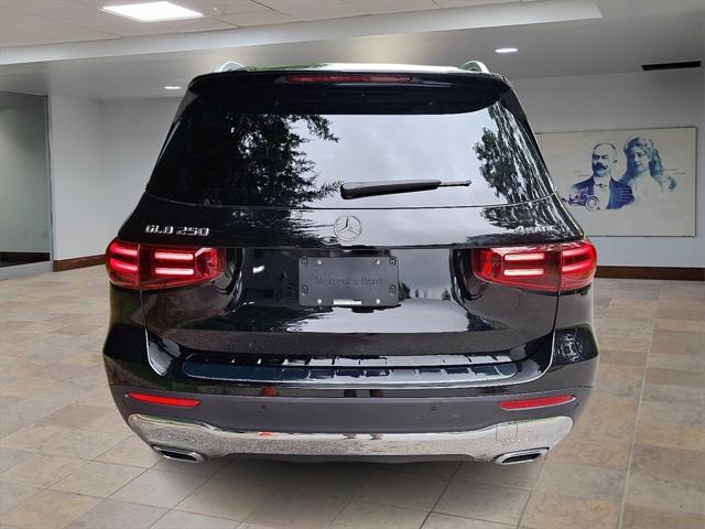 Photo of 2025 Night Black Mercedes-Benz GLB 250