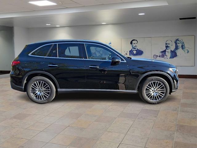 Photo of 2025 Black Mercedes-Benz GLC 300