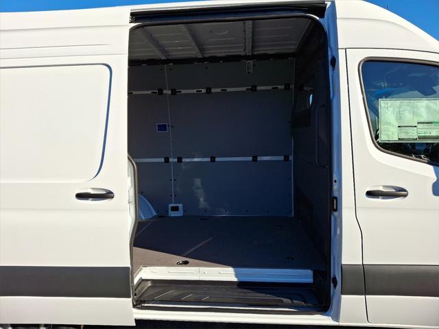 Photo of 2025 Arctic White Mercedes-Benz Sprinter 2500
