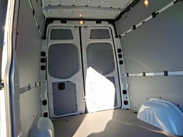 Photo of 2025 Arctic White Mercedes-Benz Sprinter 2500