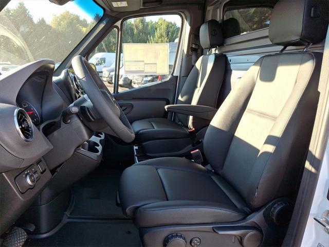 Photo of 2025 Arctic White Mercedes-Benz Sprinter 2500