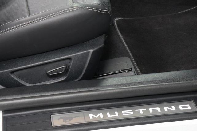 Photo of 2022 Oxford White Ford Mustang