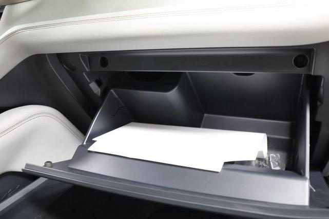 Photo of 2025 Star White Ford Explorer