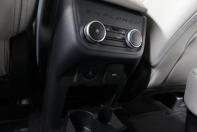 Photo of 2025 Star White Ford Explorer