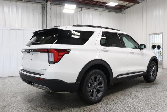 Photo of 2025 Star White Ford Explorer