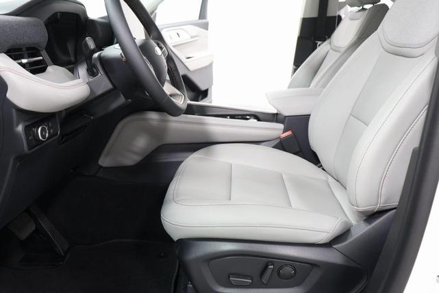Photo of 2025 Star White Ford Explorer