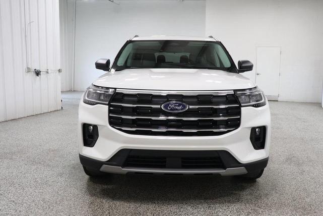 Photo of 2025 Star White Ford Explorer