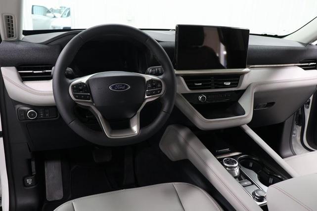 Photo of 2025 Star White Ford Explorer