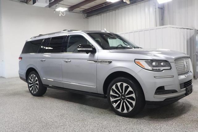 Photo of 2024 Silver Radiance Metallic Lincoln Navigator L