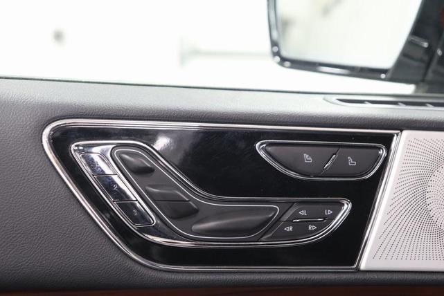 Photo of 2024 Silver Radiance Metallic Lincoln Navigator L