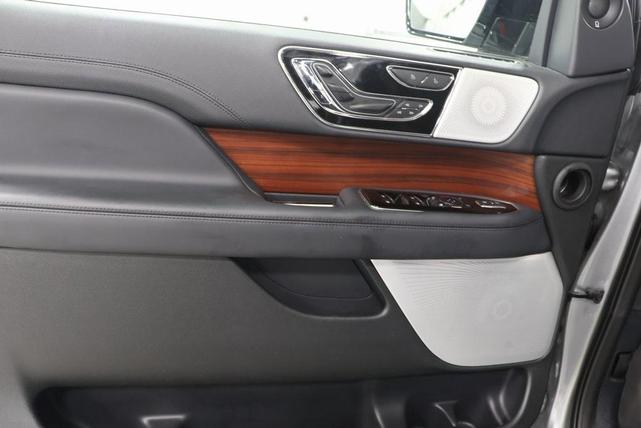 Photo of 2024 Silver Radiance Metallic Lincoln Navigator L