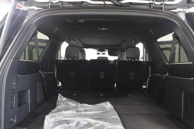 Photo of 2024 Silver Radiance Metallic Lincoln Navigator L