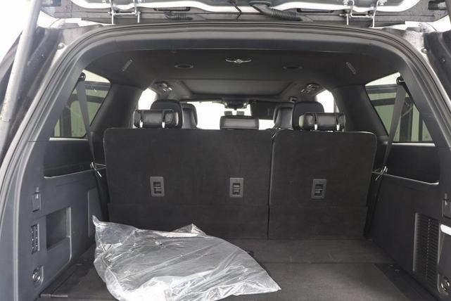 Photo of 2024 Silver Radiance Metallic Lincoln Navigator L