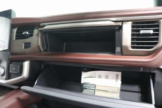 Photo of 2023 Oxford White Ford Expedition