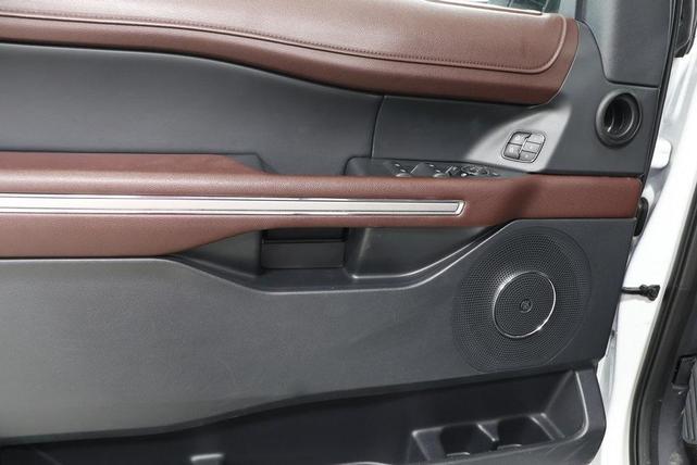 Photo of 2023 Oxford White Ford Expedition