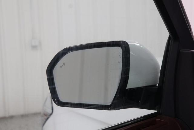 Photo of 2023 Oxford White Ford Expedition