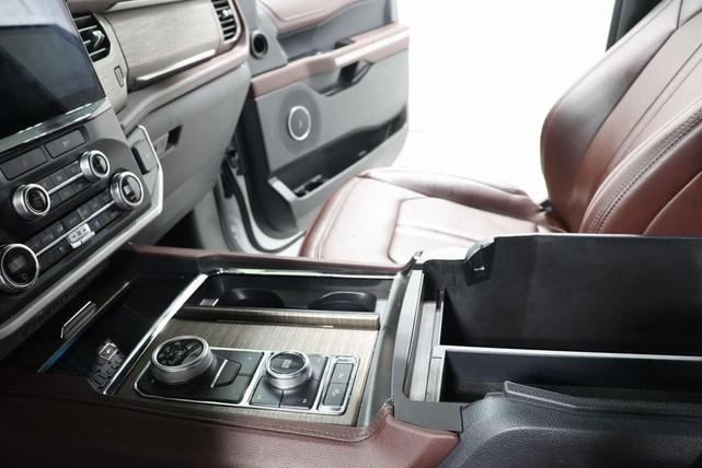 Photo of 2023 Oxford White Ford Expedition