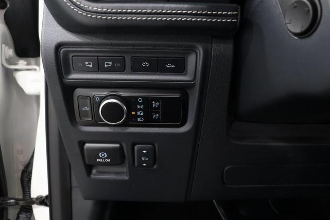 Photo of 2023 Star White Ford F-150 Lightning
