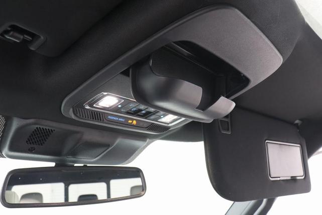 Photo of 2023 Star White Ford F-150 Lightning