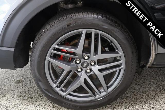 Photo of 2025 Carbonized Gray Metallic Ford Explorer