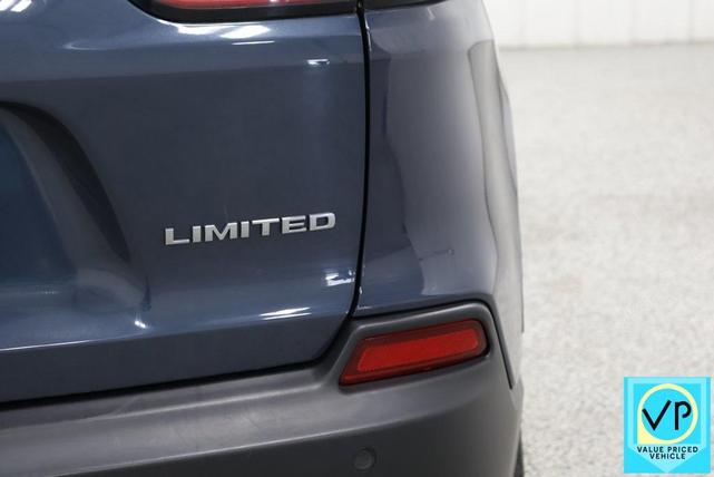 Photo of 2020 Slate Blue Pearlcoat Jeep Cherokee