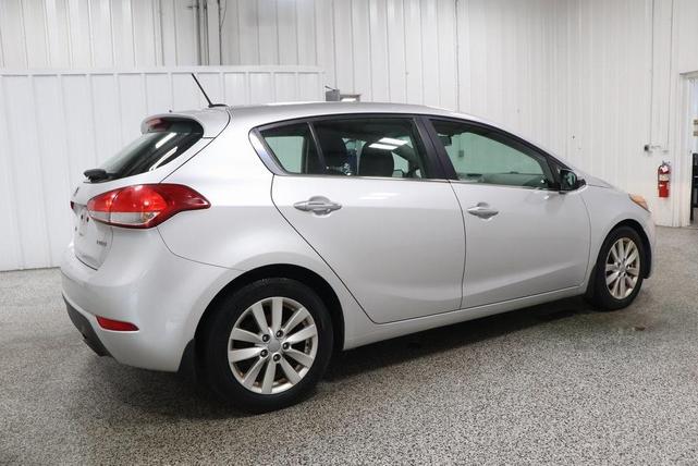 Photo of 2015 Bright Silver Kia Forte