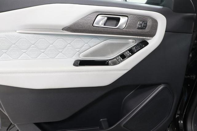 Photo of 2025 Agate Black Metallic Ford Explorer