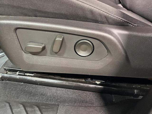 Photo of 2024 Summit White Chevrolet Colorado