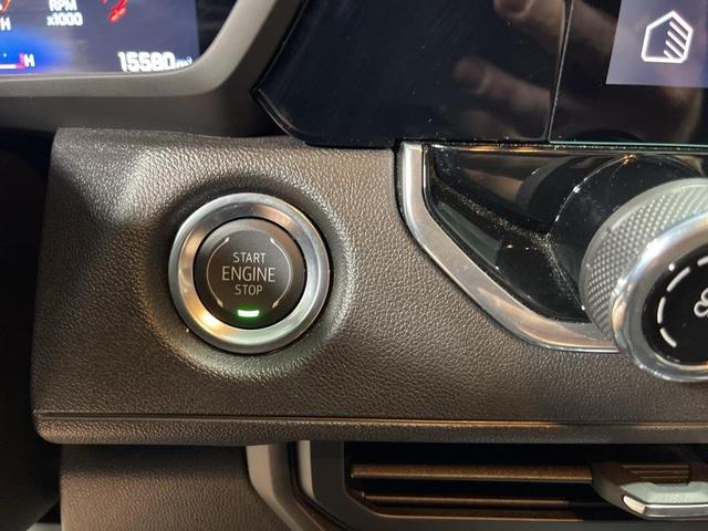 Photo of 2024 Summit White Chevrolet Colorado