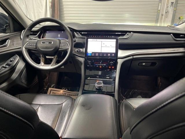 Photo of 2023 Rocky Mountain Pearlcoat Jeep Grand Cherokee L