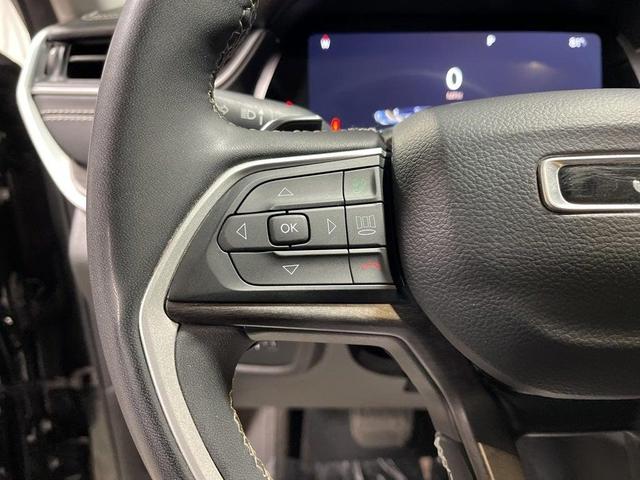 Photo of 2023 Rocky Mountain Pearlcoat Jeep Grand Cherokee L