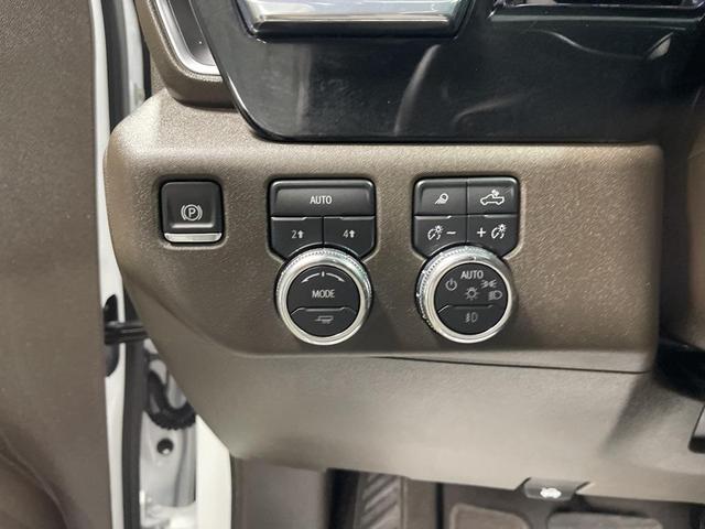 Photo of 2025 Summit White GMC Sierra 1500