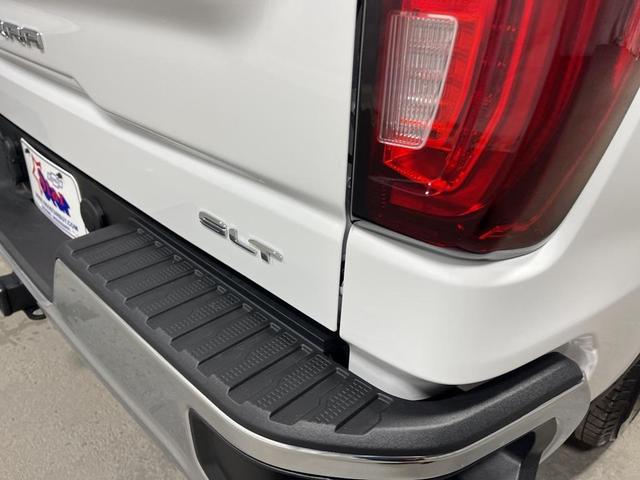 Photo of 2025 Summit White GMC Sierra 1500