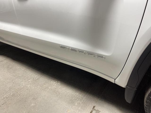 Photo of 2025 Summit White GMC Sierra 1500