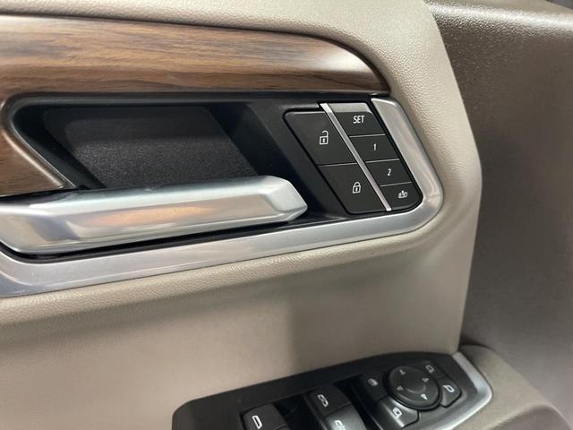 Photo of 2025 Summit White GMC Sierra 1500