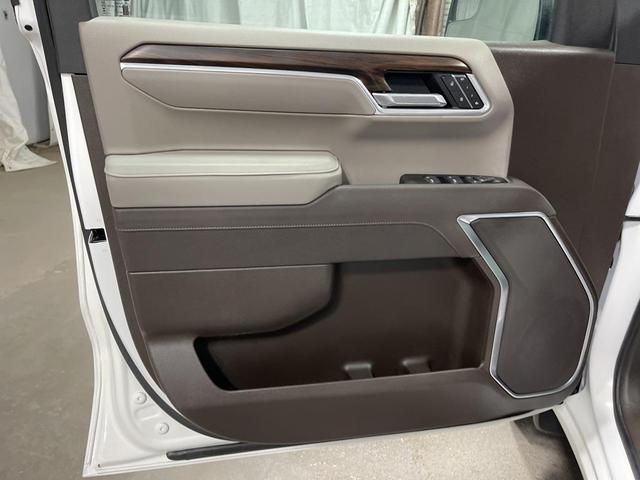 Photo of 2025 Summit White GMC Sierra 1500