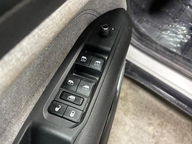 Photo of 2024 Bright White Clearcoat Jeep Compass