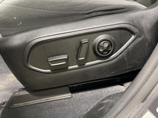 Photo of 2023 Metallic Jeep Grand Cherokee L