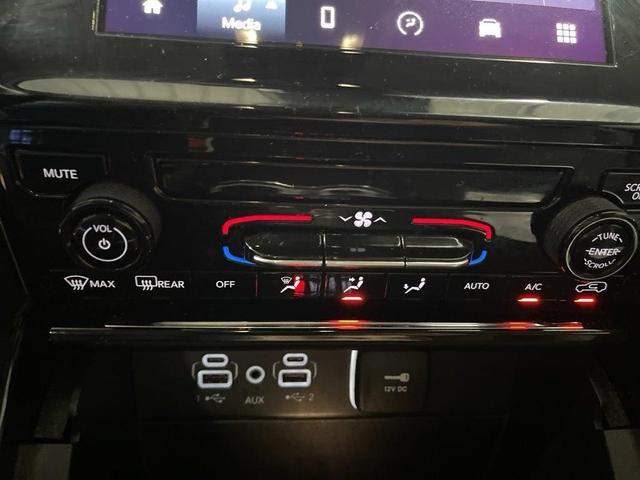 Photo of 2023 Metallic Jeep Grand Cherokee L