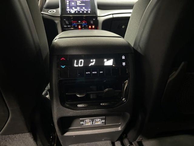 Photo of 2023 Metallic Jeep Grand Cherokee L