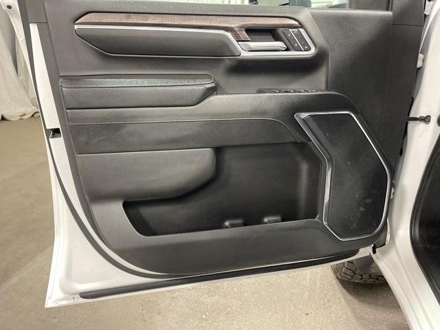 Photo of 2024 Summit White Chevrolet Silverado 2500