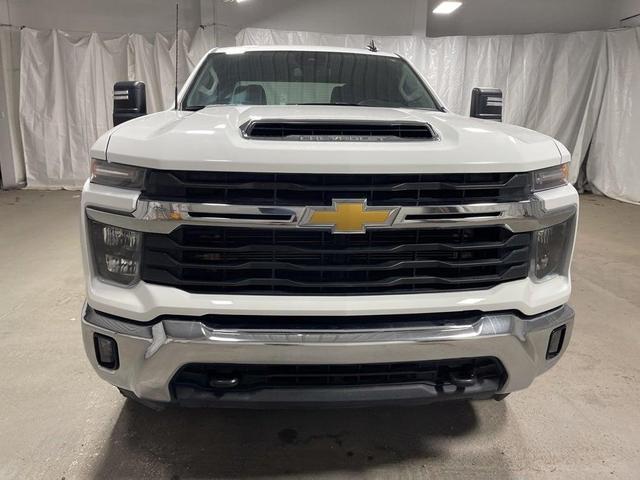 Photo of 2024 Summit White Chevrolet Silverado 2500