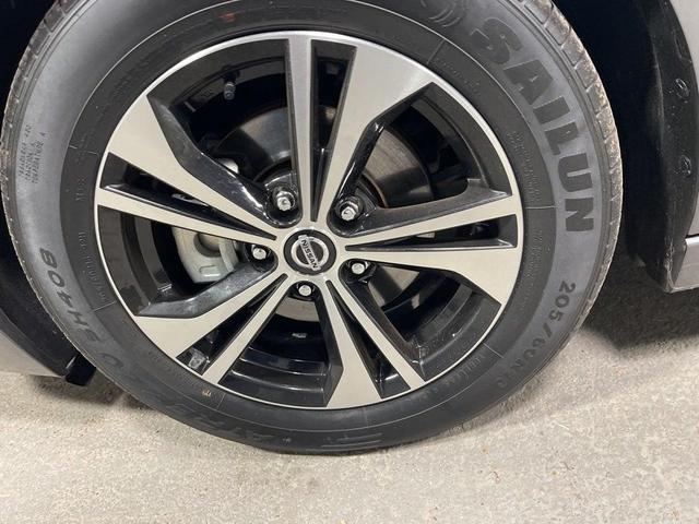 Photo of 2023 Gun Metallic Nissan Sentra
