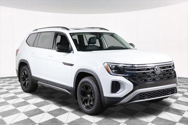 Photo of 2025 Pure White Volkswagen Atlas