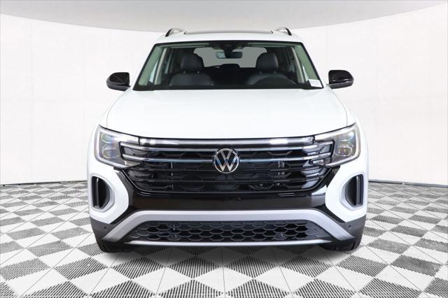 Photo of 2025 Pure White Volkswagen Atlas