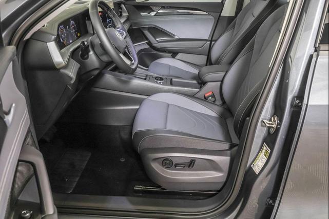 Photo of 2025 Platinum Gray Metallic Volkswagen Tiguan