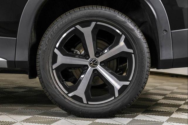 Photo of 2025 Deep Black Pearl Volkswagen Tiguan