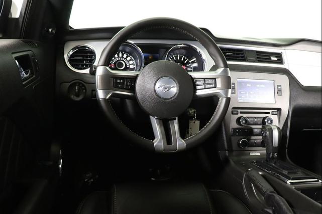 Photo of 2014 Black Ford Mustang