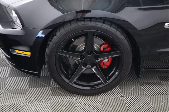 Photo of 2014 Black Ford Mustang